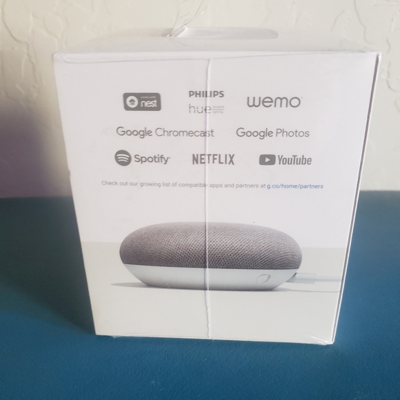 Google Home Mini - Picture 2 of 4
